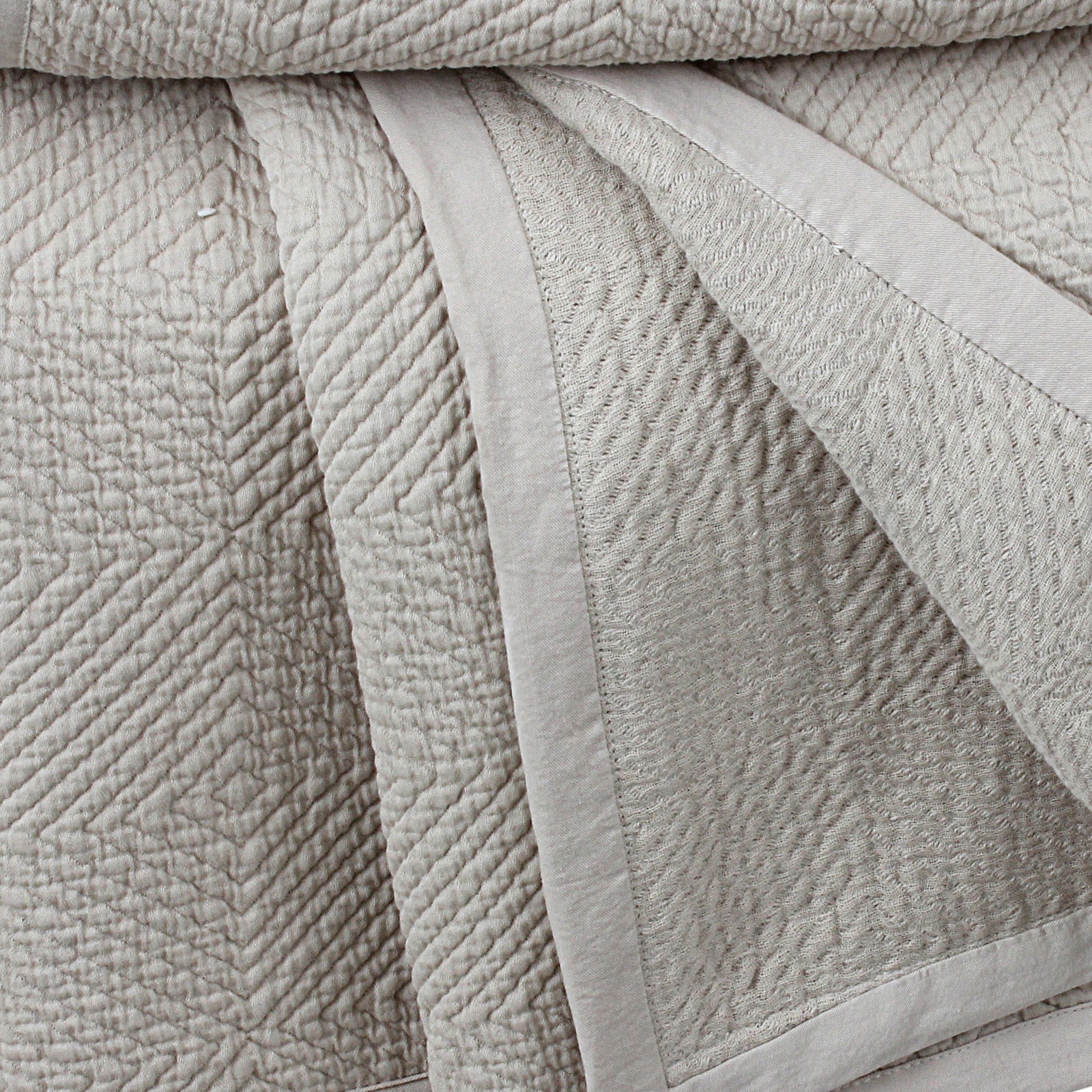 Light Beige Geometric Jacquard Bedspread