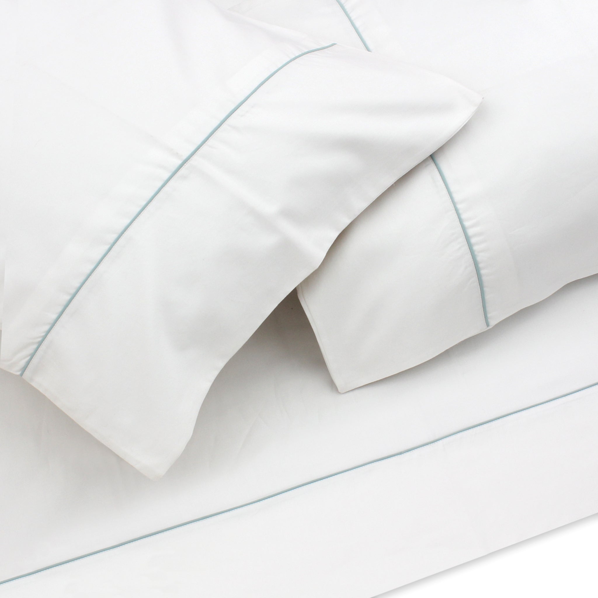 White Sheet with Light Blue Piping + Pillowcases (600 TC)
