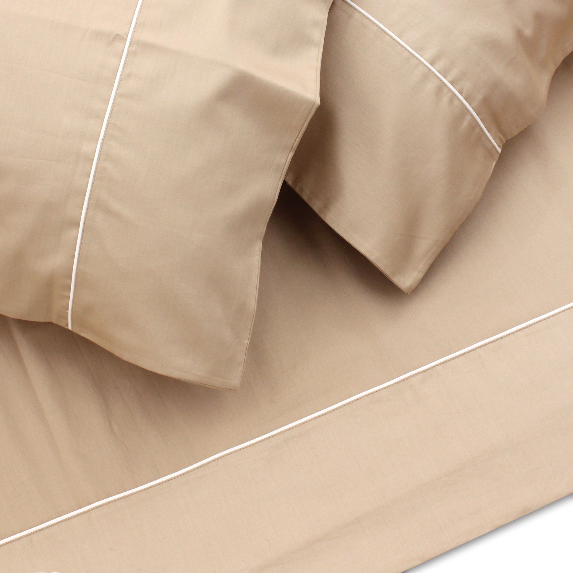 Beige Sheet with Off-White Piping + Pillowcases (600 TC)