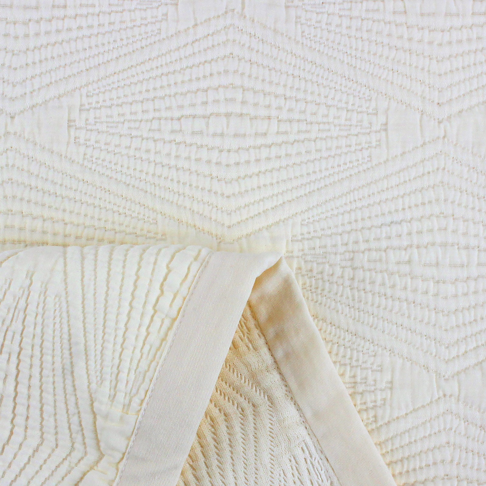 Off-White Diamond Jacquard Bedspread